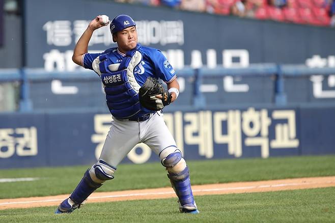 삼성 포수 김도환은 31일 잠실구장에서 열릴 '2024 신한 SOL Bank KBO 리그' LG와 주중 3연전 두 번째 경기에서 8번타자 포수로 선발 출전한다. 김도환은 올 시즌 첫 경기에 출전한다. 삼성 라이온즈