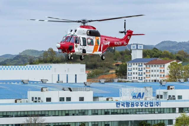 대한민국 최초 국토교통부 제한형식증명을 받은 경남소방헬기.ⓒKAI