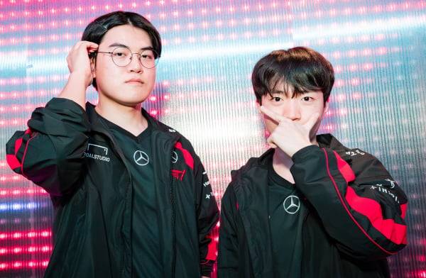 7월 31일 디플러스 기아와의 대결에서 나란히 POG에 선정된 T1 바텀 듀오 '구마유시' 이민형(왼쪽)과 '케리아' 류민석의 모습 (LCK 제공)