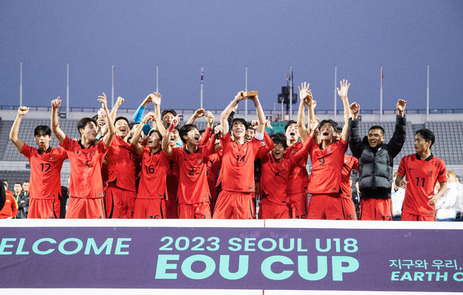 [사진] 2023 서울 U19 EOU컵 초대 우승팀 대한민국