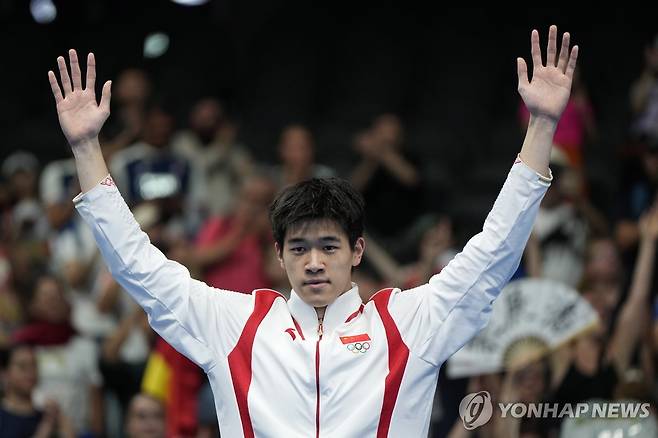 판잔러, 남자 자유형 100ｍ 세계 신기록 세우며 우승 (파리 AP=연합뉴스) 중국의 판잔러가 1일(한국시간) 프랑스 파리 라데팡스 수영장에서 열린 대회 남자 자유형 결승에서 46초40의 놀라운 기록으로 우승한 뒤, 전광판을 바라보고 있다.