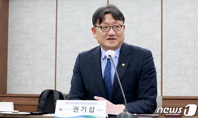 권기섭 전 고용노동부 차관.