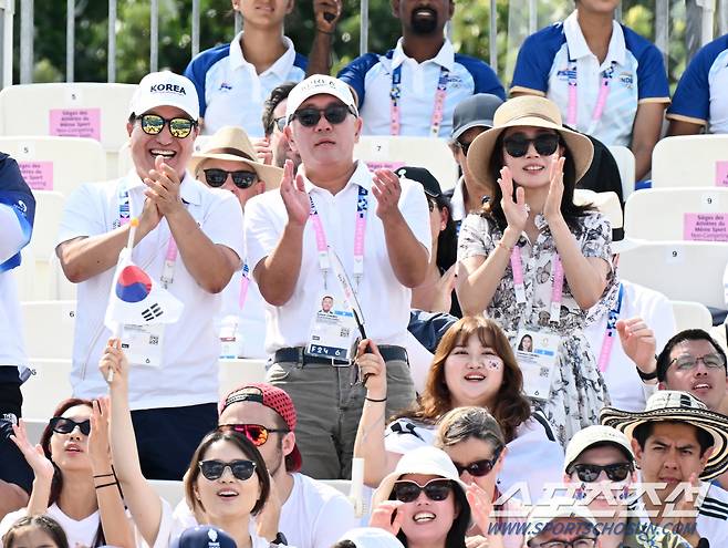 정의선 양궁협회장이 경기장을 찾아 결승진출을 축하하고 있다. 파리(프랑스)=정재근 기자 cjg@sportschosun.com/2024.8.2/