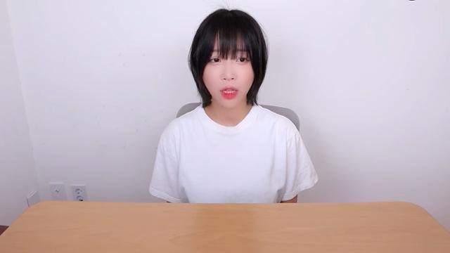 유명 유튜버 쯔양이 1일 자신의 유튜브 채널 영상에서 자신에게 제기된 일련의 의혹들에 대해 해명하고 있다. 쯔양 유튜브 채널 화면 캡처