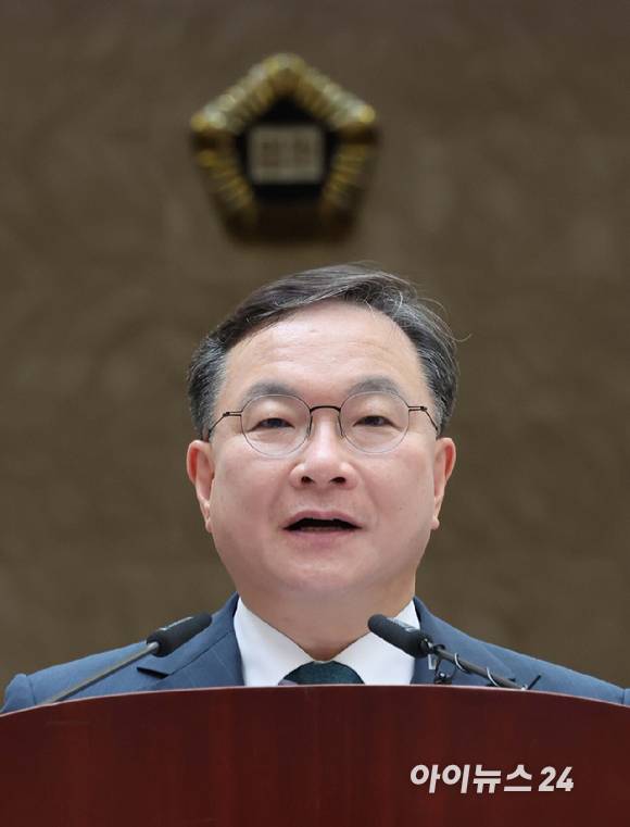 박영재 신임 대법관이 2일 서울 서초구 대법원에서 열린 대법관 취임식에서 취임사를 하고 있다. [사진=사진공동취재단]