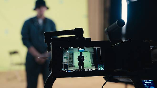 Yungin stands in front of a greenscreen for the music video production of his album. (Hugh Hong/The Korea Herald)