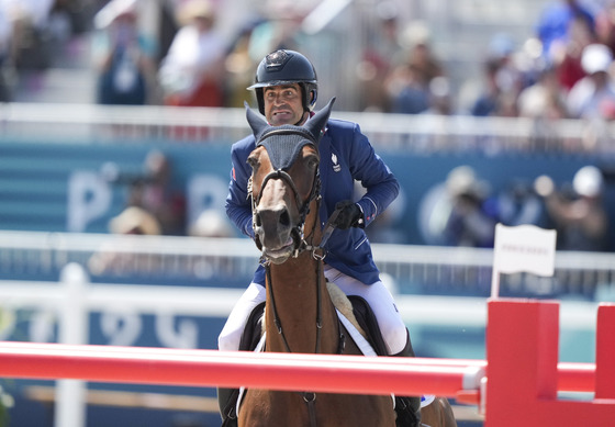 France's Olivier Perreau, riding Dorai D'aiguilly, during the Equestrian Team Jumping competition at the Paris Olympics on Thursday in Versailles, France. [AP/YONHAP]