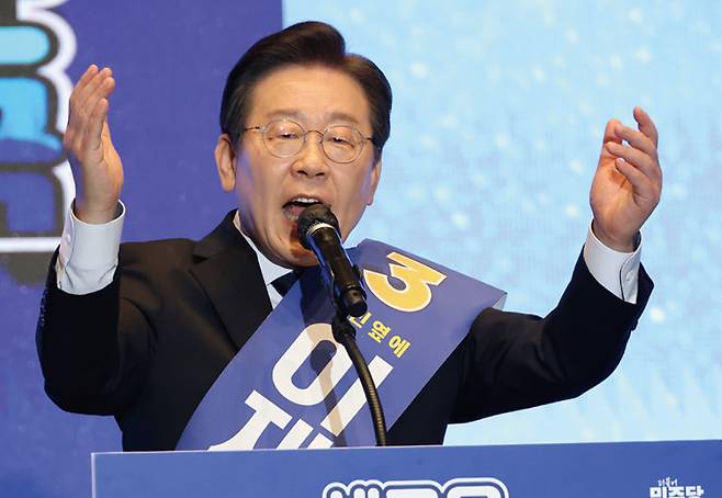 7월28일 충북 청주에서 열린 더불어민주당 합동연설회에서 이재명 당대표 후보가 정견을 발표하고 있다. ⓒ연합뉴스