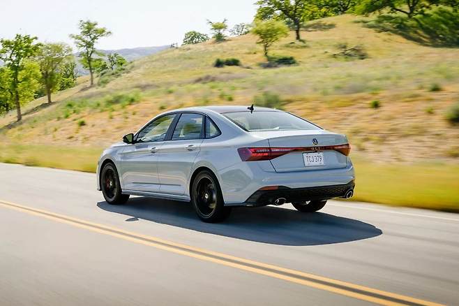 폭스바겐 제타 GLI 후면 디자인