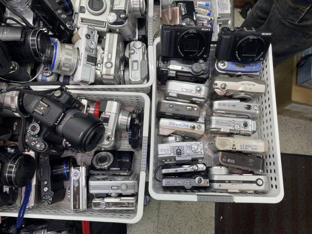 ▲ 지난 27일 오후 세운상가 중고 카메라 매장에 빈티지 디지털 카메라가 한가득 쌓여있다. 신정은
