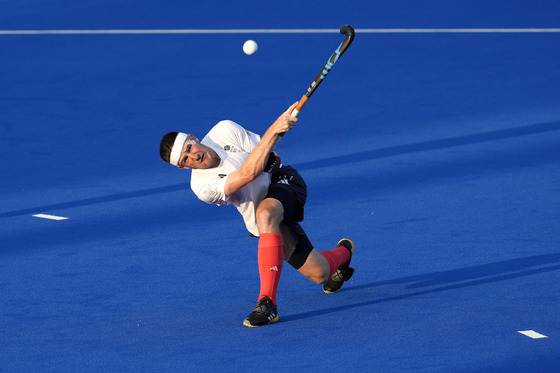 Britain's Liam Sanford hits a scoop shot during a men's field hockey match between Great Britain and Germany at the Yves-du-Manoir Stadium in Colombes, France on Friday.  [AP/YONHAP]