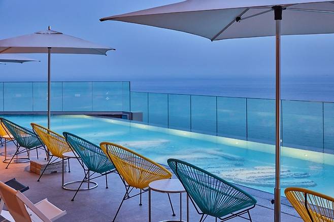 L7 해운대 루프톱 수영장 / 사진=롯데호텔앤리조트