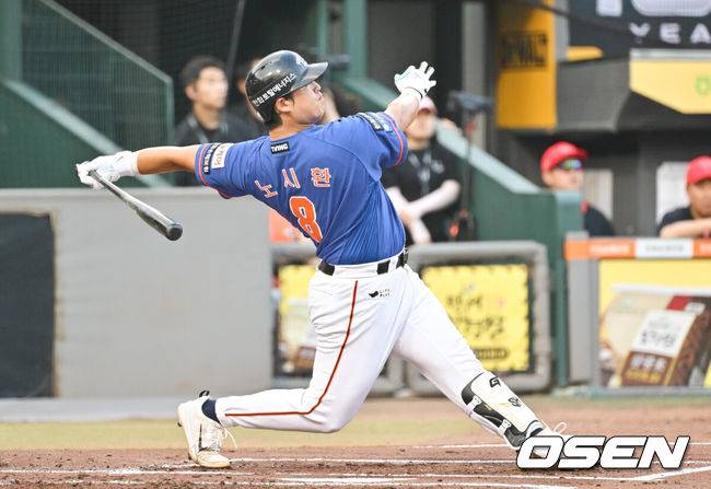 [OSEN=대전, 박준형 기자] 1회말 1사 1,2루 한화 노시환이 선취 3점 홈런을 날리고 있다.    2024.08.02 / soul1014@osen.co.kr