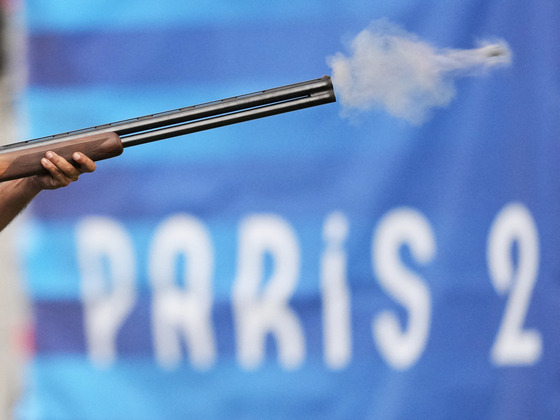 Tammaro Cassandro of Italy in action during the men's skeet qualifiers at the Chateauroux Shooting Centre in France on Saturday.  [REUTERS/YONHAP]