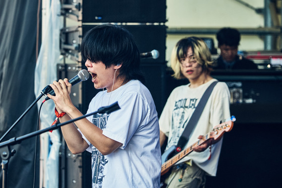 Singer-songwriter Parannoul performs on Aug. 3 at Moonlight Festival Park, Incheon. [INCHEON PENTAPORT ROCK FESTIVAL]