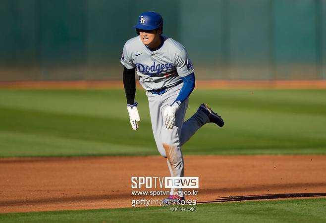 ▲ 오타니 쇼헤이는 4일(한국시간) 오클랜드 애슬레틱스와 원정 경기에서 무려 3개의 도루를 추가하며 30홈런-30도루를 달성했다. 메이저리그 데뷔 후 처음이자, 일본인 메이저리거 최초의 30-30이다. 또 지명타자 최초, 2024년 최초 30-30이라는 기록이 뒤따랐다.