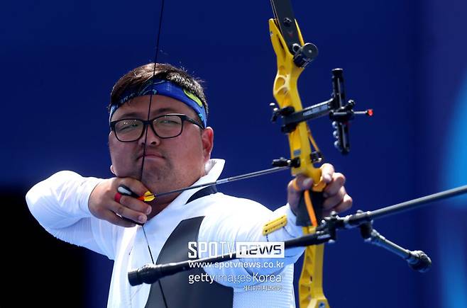 ▲ 4일(이하 한국시간) 프랑스 파리의 앵발리드에서는 파리 올림픽 양궁 남자 개인전 16강전부터 결승전까지 열린다. 남자 개인전 결승이 이번 대회 양궁 종목 마지막 경기다. 김우진(청주시청), 김제덕(예천군청), 이우석(코오롱)이 모두 16강 안착에 성공했다. 남·여 단체전과 혼성 단체전, 여자 개인전에서 금메달을 기록하며 4개를 확보한 한국 양궁이 남자 개인전까지 금메달을 얻을 경우 전관왕에 성공하게 된다. 무려 8년 만이다.