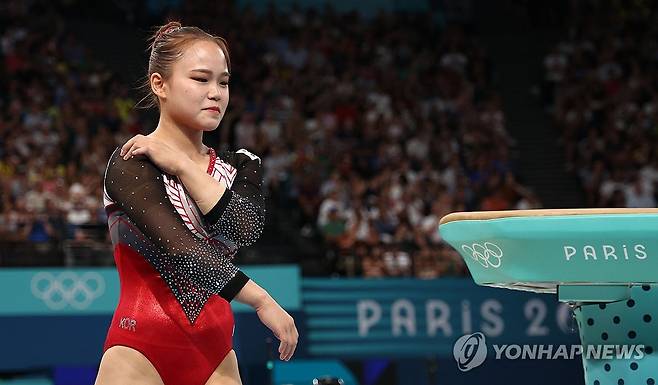 한국 체조의 간판 여서정은 3일 프랑스 파리 베르시 아레나에서 열린 2024 파리 하계올림픽 체조 여자 도마 결승에서 1~2차 시기 합계 13.416점을 받아 참가 선수 8명 중 7위를 차지했다. 여서정은 이날 경기 직전 훈련에서 어깨가 탈골되는 부상을 입은 것으로 드러났다. 또 단체전에서 평균대 연기를 하다가 발꿈치도 다쳐 진통제 맞았다고 밝혔다. 그야말로 부상 투혼이었으나 기권하지 않고 최선을 다했다. 연합뉴스