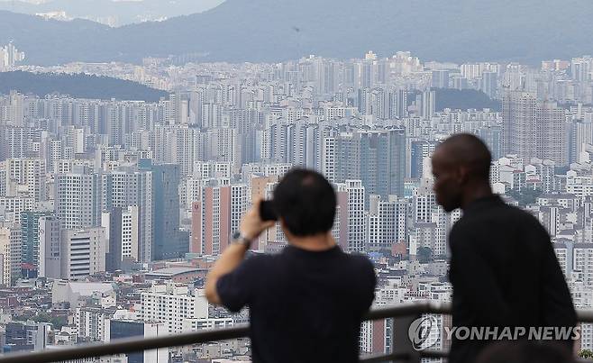 서울 남산에서 바라본 시내 아파트 모습 [연합뉴스 자료사진]