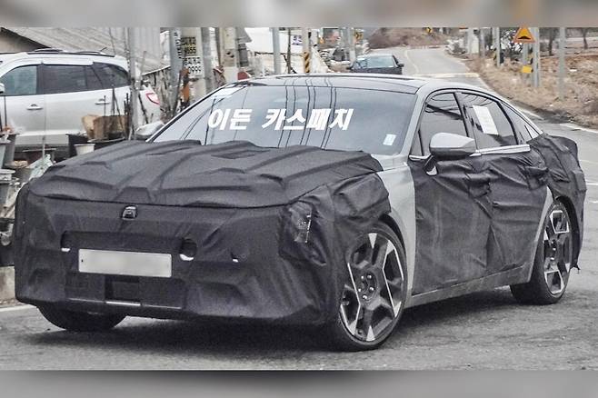 기아 'K8 페이스리프트' 테스트카 (출처 : 이든 카스패치)