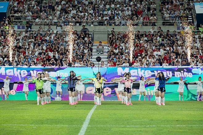 2024 쿠팡플레이 시리즈 2경기 하프타임 쇼 뉴진스. ⓒ 쿠팡플레이