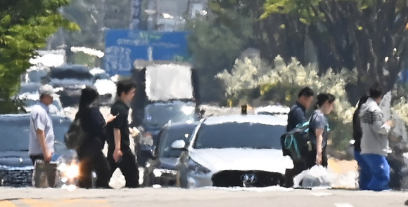 경기도 수원시 팔달구 인계동 아스팔트 위로 아지랑이가 피어오르고 있다. [사진=뉴시스]