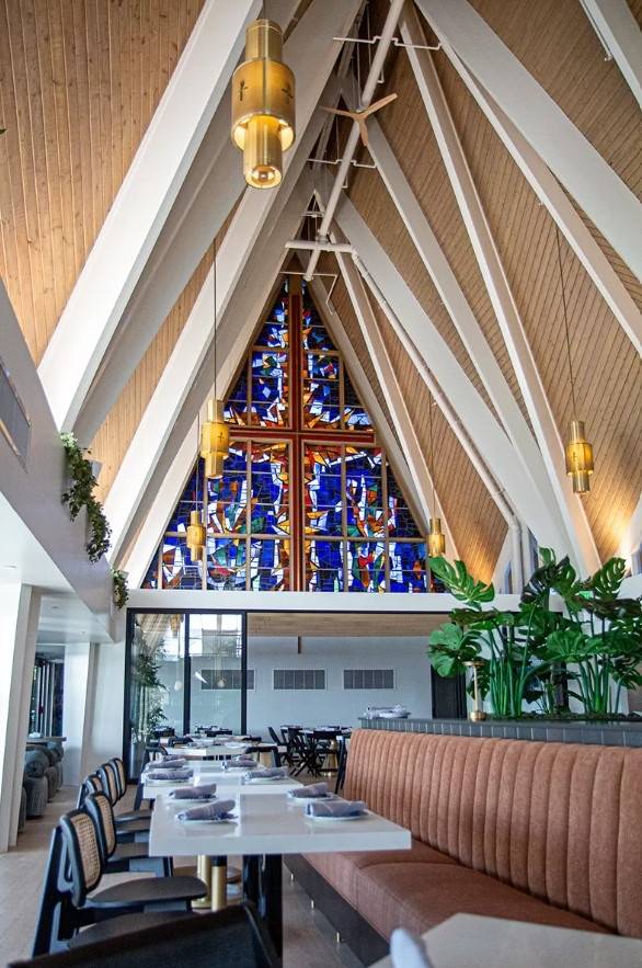 일리노이주 데스 플레인스에 위치한 교회를 개조해 만든 한 식당의 모습.  <사진=데스 플레인스 파크 디스트릭트 웹사이트>