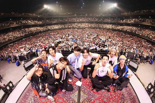 씨엔블루와 우버월드. 사진 | FNC엔터테인먼트