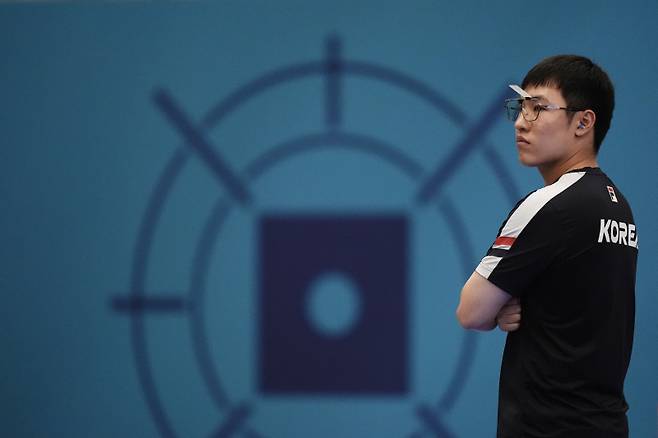 <yonhap photo-6071=""> Paris 2024 Olympics - Shooting - 25m Rapid Fire Pistol Men's Final - Chateauroux Shooting Centre, Deols, France - August 05, 2024. Yeongjae Cho of South Korea waits his turn. REUTERS/Amr Alfiky/2024-08-05 16:59:40/ <저작권자 ⓒ 1980-2024 ㈜연합뉴스. 무단 전재 재배포 금지, AI 학습 및 활용 금지></yonhap>