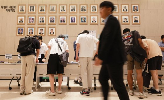 지난 4일 오전 서울 용산구 대한의사협회에서 열린 '사직 전공의들을 위한 근골격계 초음파 연수강좌'에서 참가자들이 강연에 참석하고 있다. 연합뉴스