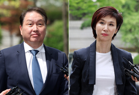 SK Group Chairman Chey Tae-won, left, and his estranged wife, Roh Soh-yeong, at the Seoul High Court in Seocho District, southern Seoul, on April 16 [NEWS1]