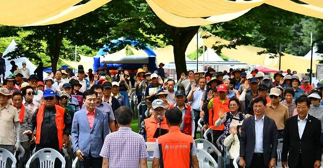 전북 장수군은 6일 오전 9시부터 번암면 방화동 자연휴양림에서 ‘제1회 동부산악권 산악인 방화동길 등반대회’를 개최했다고 밝혔다. *재판매 및 DB 금지