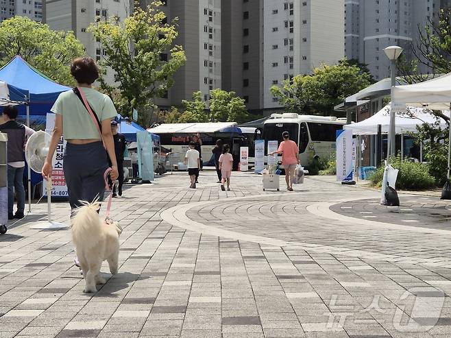 인천 청라 아파트 화재로 집을 떠났던 입주민들이 돌아오고 있다.2024.08.07.이시명기자/뉴스1