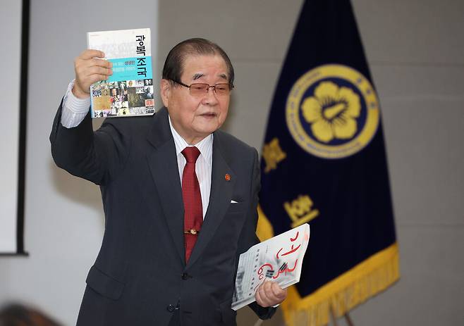 이종찬 광복회장이 2023년 9월25일 서울 여의도 광복회관에서 “1948년 건국론은 대한민국 헌법에 반하는 반헌법적 주장”이라고 발언하고 있다. 강창광 선임기자 chang@hani.co.kr