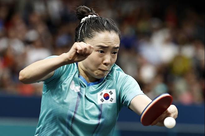 <yonhap photo-8884=""> epa11530605 Jeon Ji-hee of South Korea in action against Christina Kallberg of Sweden during the Women's Team Quarterfinal between Sweden and South Korea at the Table Tennis competitions in the Paris 2024 Olympic Games, at The South Paris Arena in Paris, France, 06 August 2024. EPA/RITCHIE B. TONGO/2024-08-06 23:45:11/ <저작권자 ⓒ 1980-2024 ㈜연합뉴스. 무단 전재 재배포 금지, AI 학습 및 활용 금지></yonhap>