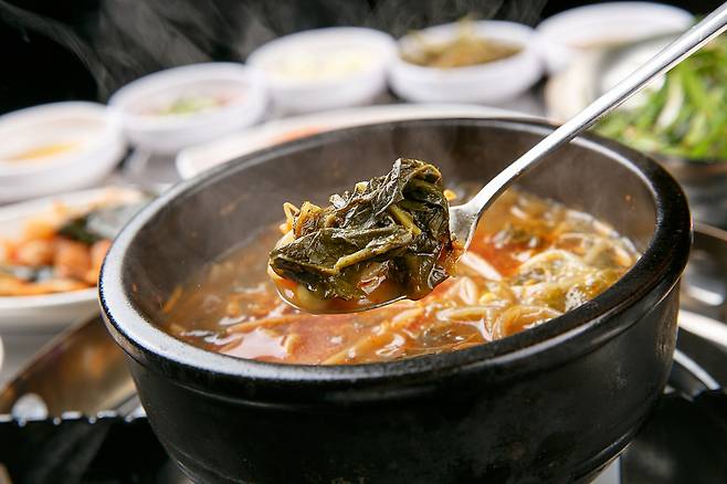 해장국 등 국물이 있는 대부분의 한식 요리는 나트륨이 많다. [123RF]