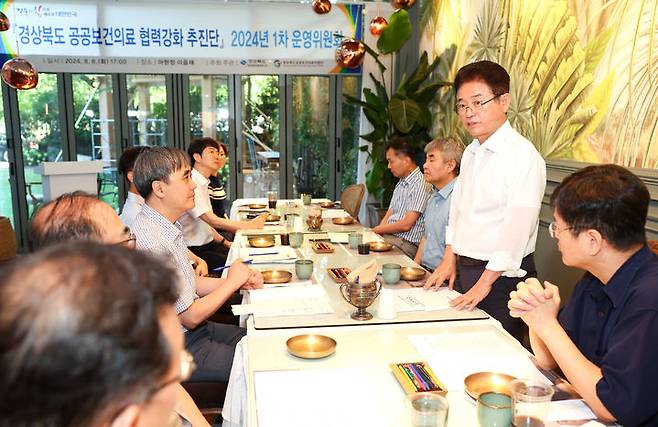 [안동=뉴시스] 지난 6일 대구 수성구의 한 식당에서 '경북도 공공보건의료 협력 강화 추진단' 운영위원회가 열리고 있다. (사진=경북도 제공) 2024.08.07 *재판매 및 DB 금지