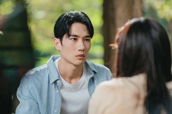 JTBC 드라마 ‘놀아주는 여자’에서 서지환 역을 연기한 배우 엄태구 출연장면. 사진 베이스스토리, 아이오케이컴퍼니, SLL