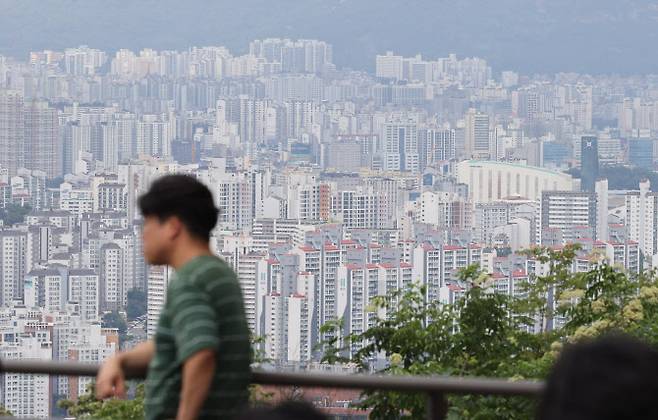 지난달 25일 서울 남산에서 바라본 시내 아파트 모습. (사진=연합뉴스)