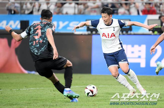 토트넘 홋스퍼와 바이에른 뮌헨의 친선경기가 3일 서울월드컵경기장에서 열렸다. 토트넘 손흥민이 돌파를 시도하고 있다. 상암=박재만 기자 pjm@sportschosun.com /2024.08.03/
