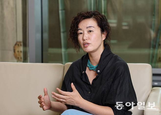 장지향 아산정책연구원 중동센터장은 7일 “현재로서는 이란과 이스라엘이 전면전 수준의 충돌을 시도하진 않을 것으로 보인다”라면서도 
“이란의 보복 공격이 진행되고, 이 과정에서 헤즈볼라가 대규모 지상전을 감행하면 큰 인명 피해와 확전이 불가피할 것”이라고 
말했다. 이한결 기자 always@donga.com