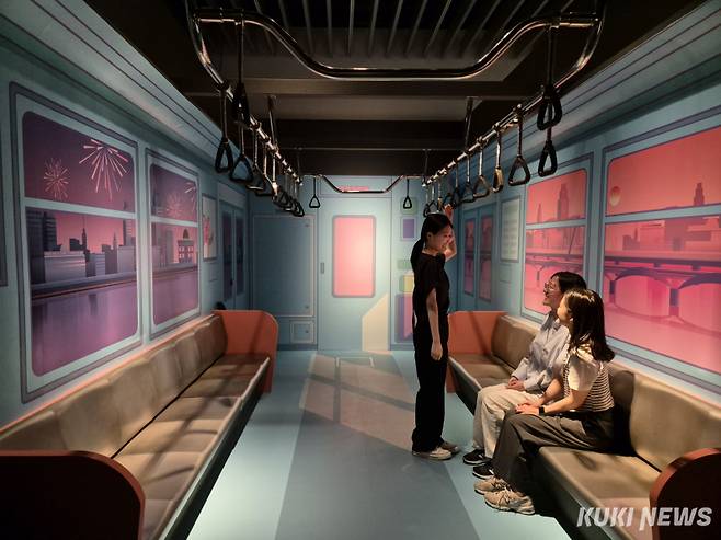 서울 지하철 내부 포토존. 사진=이예솔 기자