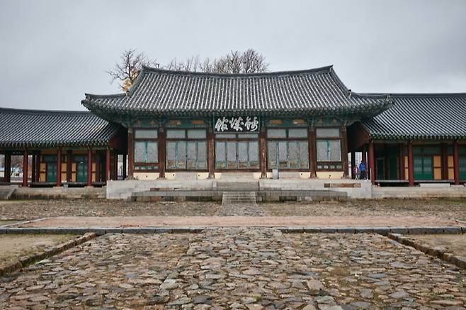 나주 금성관에는 도성에만 있는 월대도 있다.