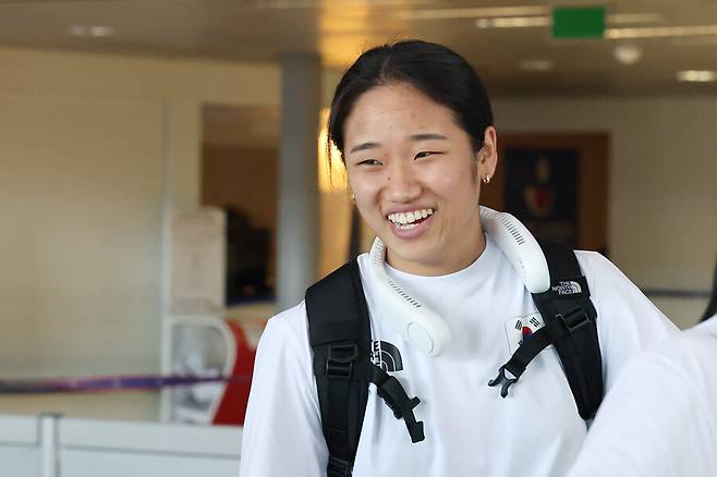 ▲&nbsp;안세영은 8일 자신의 인스타그램을 통해 "저의 이야기로 많은 분들을 놀라게 해 드려 마음이 매우 무겁다"라고 말문을 열었다.&nbsp;이어 "올림픽 무대에서 활약하고 있는 선수들에게 가장 죄송하다. 저의 발언으로 인해 축하와 영광을 마음껏 누려야 할 순간들이 해일처럼 모든 것을 덮어 버리게 됐다. 선수분들에게 진심으로 죄송한 마음을 전한다"라고 덧붙였다. 그러면서 "저의 생각과 입장은 올림픽 경기가 끝나고 모든 선수들이 충분히 축하를 받은 후 말씀 드리도록 하겠다"라고 전했다. ⓒ연합뉴스