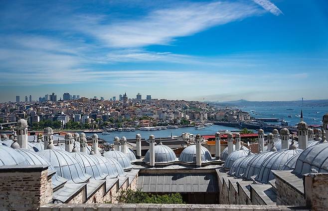 술레마니에 모스크 부속 건물과 금각만 [사진/성연재 기자]