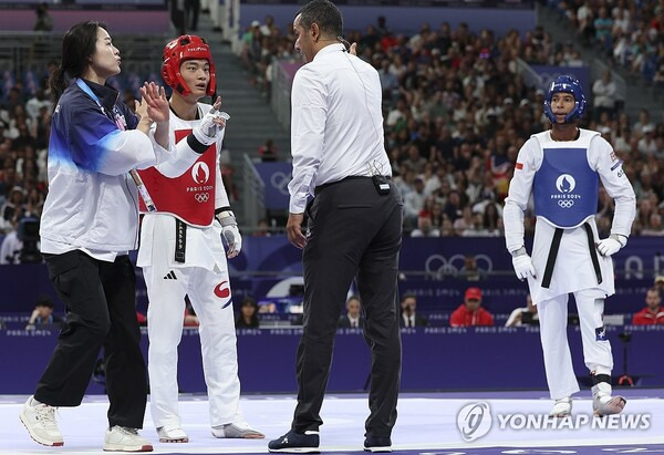 오혜리 코치(왼쪽)·서건우(가운데). ⓒ연합뉴스