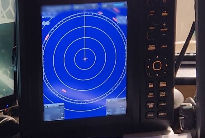 한치 조업이 뜸해지면서 레이더에도 주변에서 조업 중인 어선이 거의 없었다