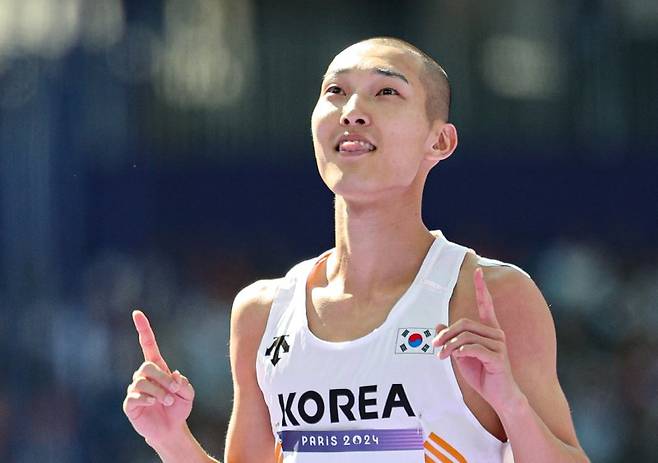 대한민국 대표팀 우상혁이 7일(한국시간) 프랑스 파리 스타드 드 프랑스에서 열린 2024 파리 올림픽 남자 육상 높이뛰기 예선에서 2.24m 1차 시기에 성공한 후 기뻐하고 있다. 2024.8.7/뉴스1 ⓒ News1 이동해 기자 /사진=뉴스1