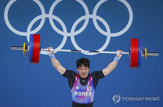 유동주, 있는 힘을 다해 (파리=연합뉴스) 신준희 기자 = 9일(현지시간) 프랑스 파리 사우스파리아레나에서 열린 2024 파리올림픽 역도 남자 89㎏급에 출전한 유동주가 인상 3차시기를 성공시키고 있다. 2024.8.9 hama@yna.co.kr