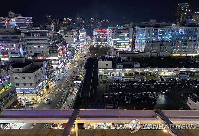 경남 창원시 성산구 상남동 유흥가 [촬영 이정훈]